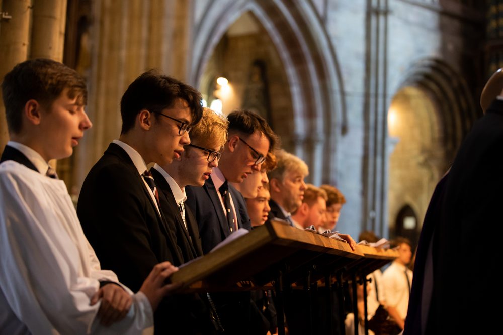Choir singing in Worcester Cathedral on King's Day