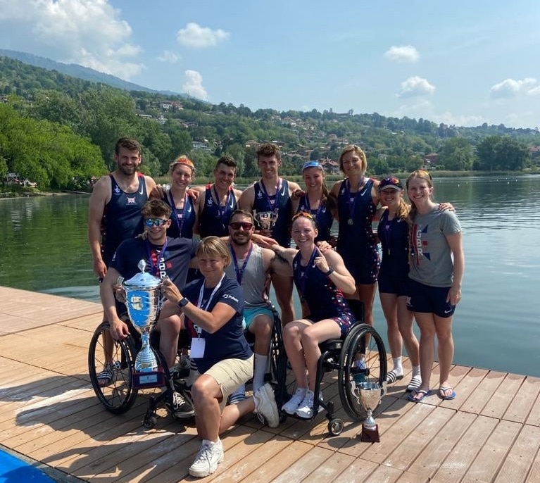 Alex Wenyon with Para Crew and cup