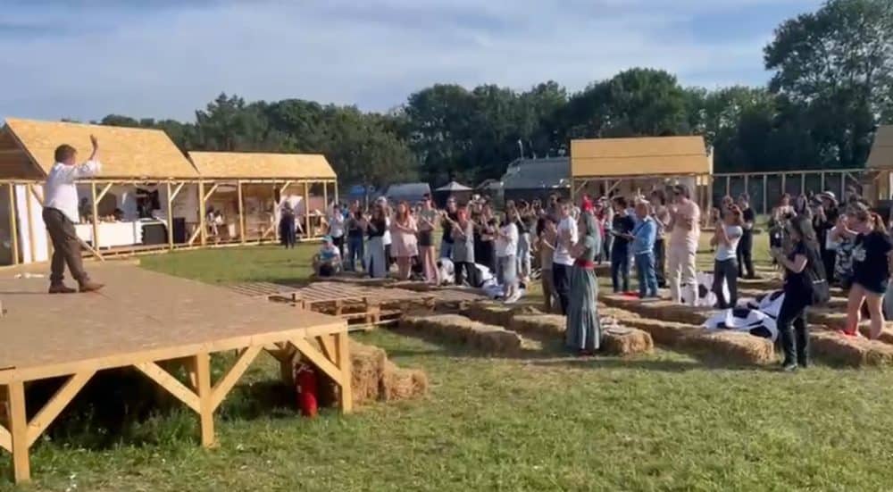 tortive theatre production standing ovation